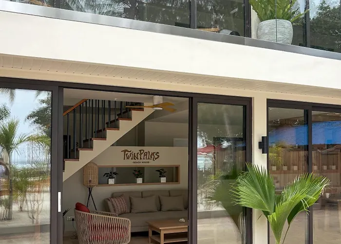 Twin Palms 'Beach House' - New Surf Front Location